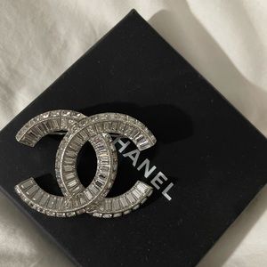 Authentic CC Chanel crystal brooch (New)